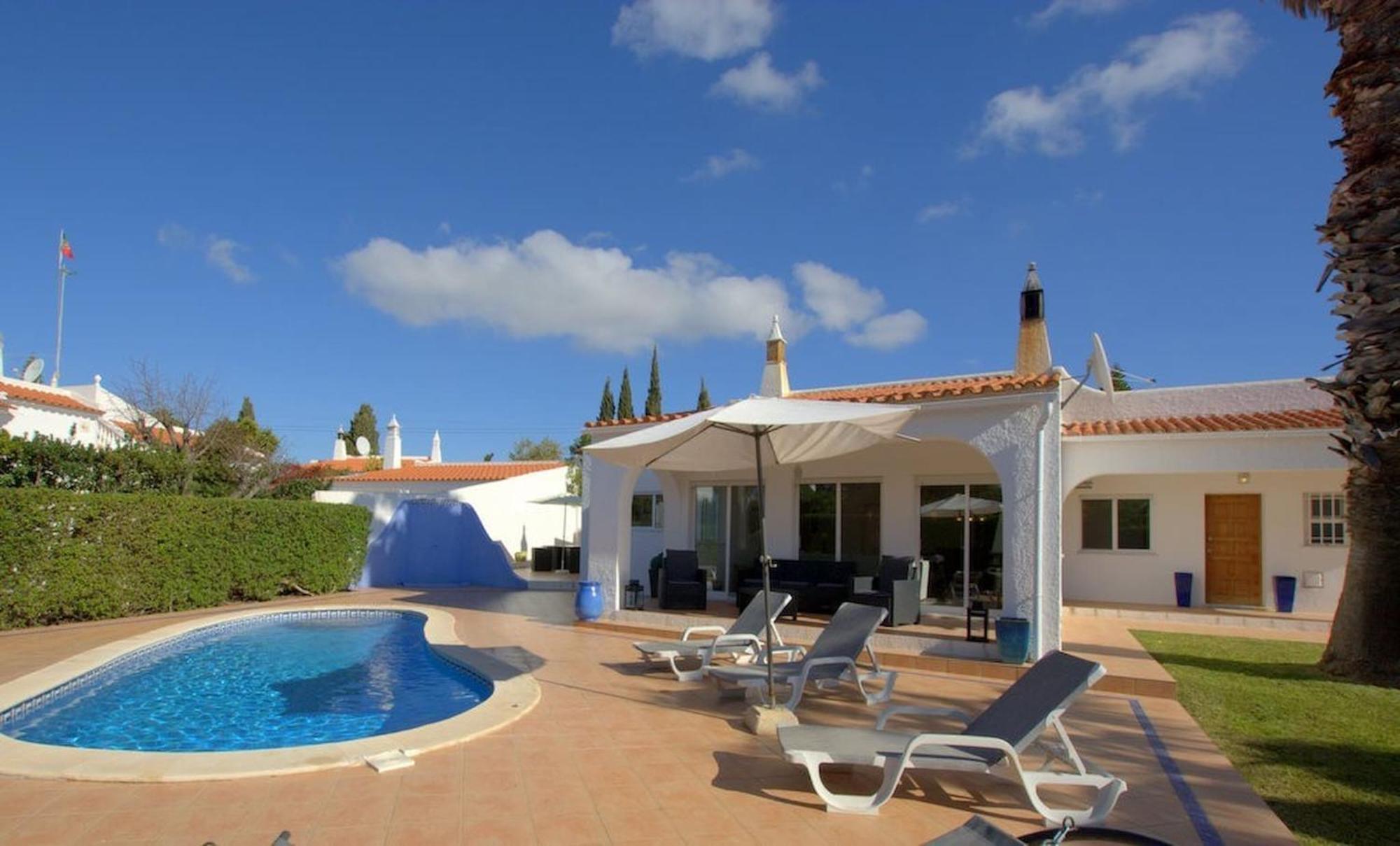 Villa 16 Centeanes - Fabulous Location Just Short Walk T